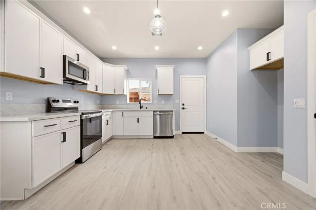 1050 W Olive Street, Corona, CA 92882