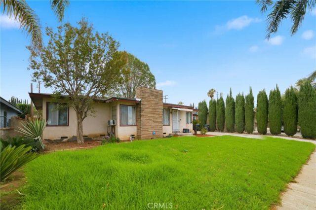 1050 W Olive Street, Corona, CA 92882
