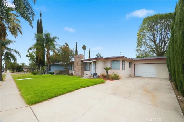1050 W Olive Street, Corona, CA 92882
