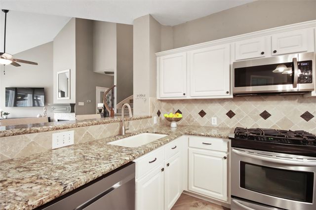 15902 Timber Grove Court N, Tomball, TX 77377