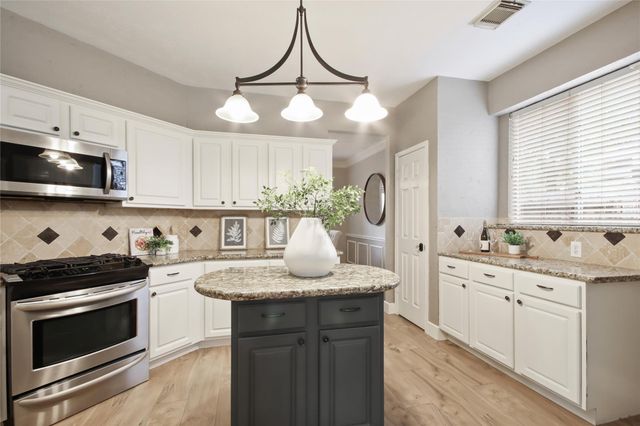 15902 Timber Grove Court N, Tomball, TX 77377