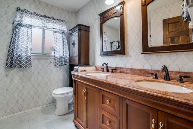 1365 Forestglen Drive, Lewisville, TX 75067