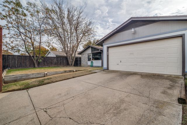 1365 Forestglen Drive, Lewisville, TX 75067