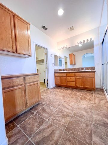 3537 Velvet Leaf St, Plumas Lake, CA 95961