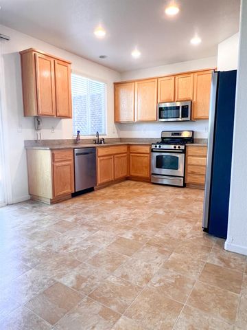 3537 Velvet Leaf St, Plumas Lake, CA 95961