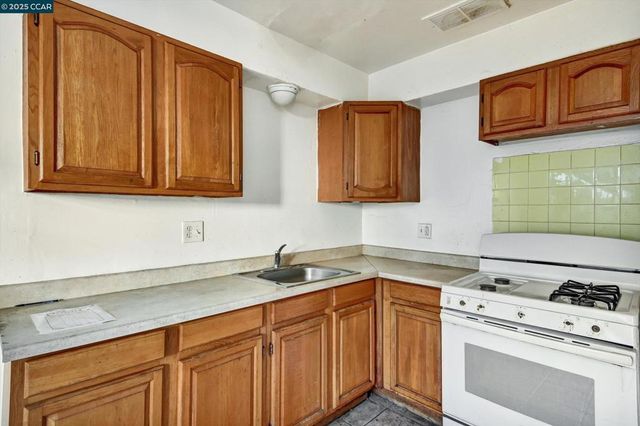 428 9th St, Richmond, CA 94804