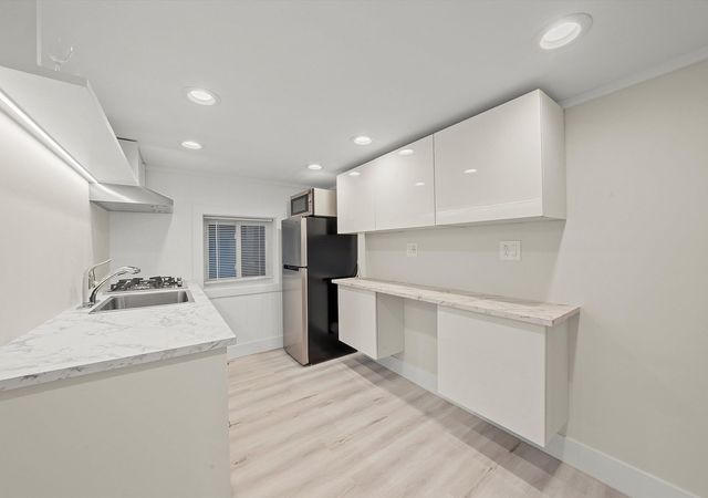 1025 W 31st Place G, Chicago, IL 60608