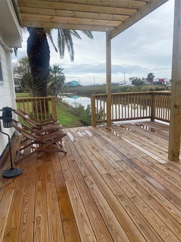 1168 N Tinkle Lane, Crystal Beach, TX 77650