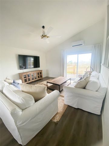 1168 N Tinkle Lane, Crystal Beach, TX 77650