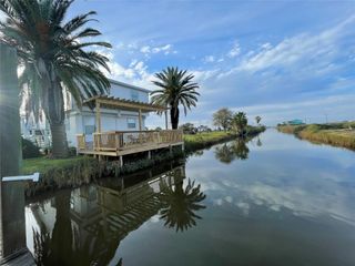 1168 N Tinkle Lane, Crystal Beach, TX 77650