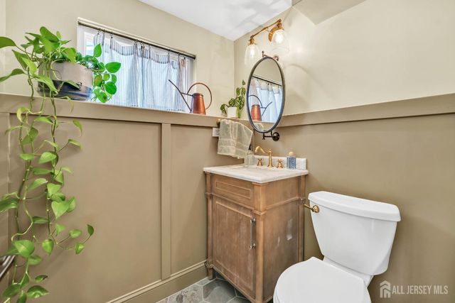 99 Cameo Place, Colonia, NJ 07067