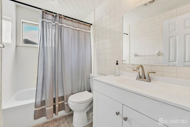 99 Cameo Place, Colonia, NJ 07067