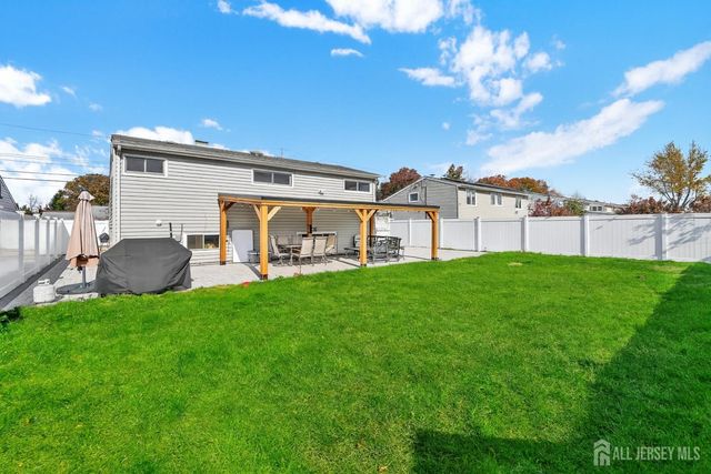 99 Cameo Place, Colonia, NJ 07067