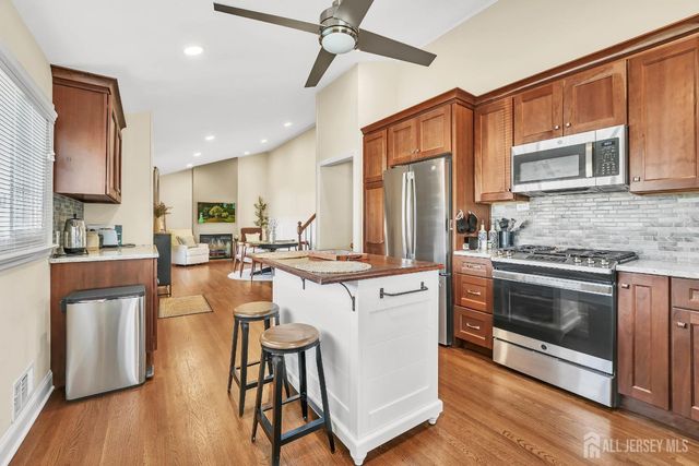 99 Cameo Place, Colonia, NJ 07067