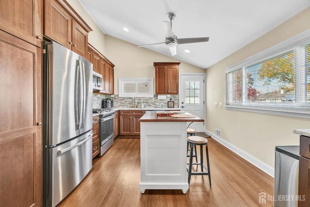 99 Cameo Place, Colonia, NJ 07067