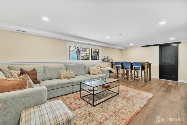 99 Cameo Place, Colonia, NJ 07067