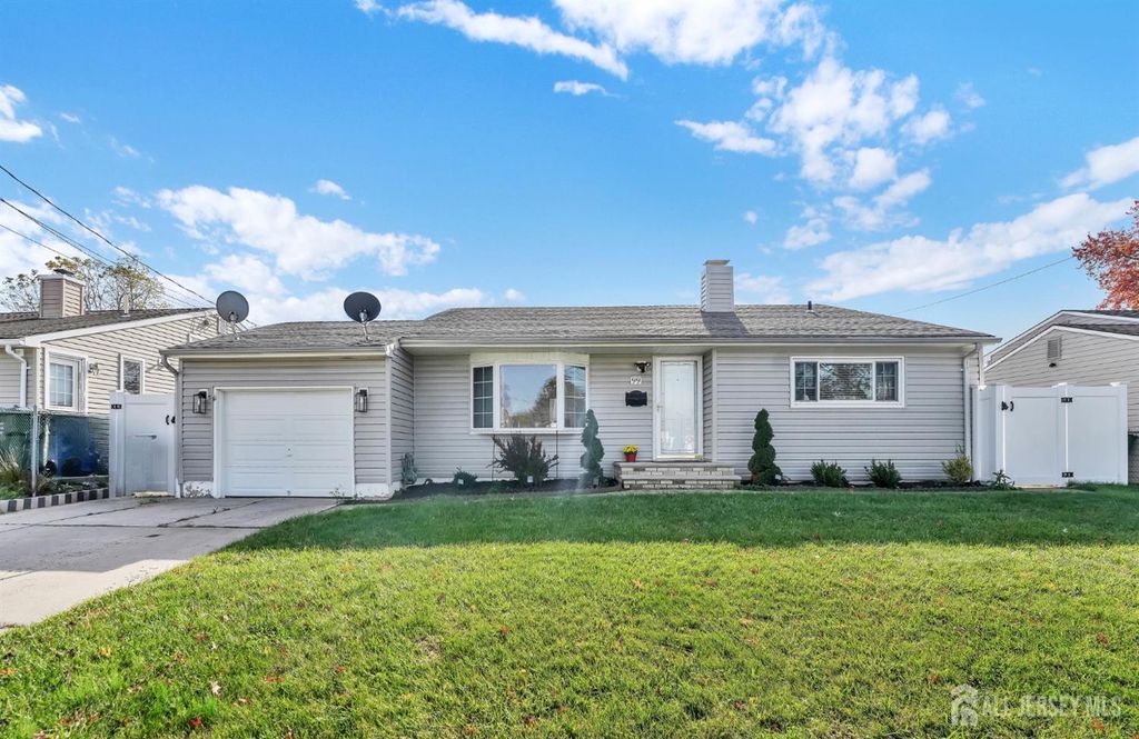 99 Cameo Place, Colonia, NJ 07067
