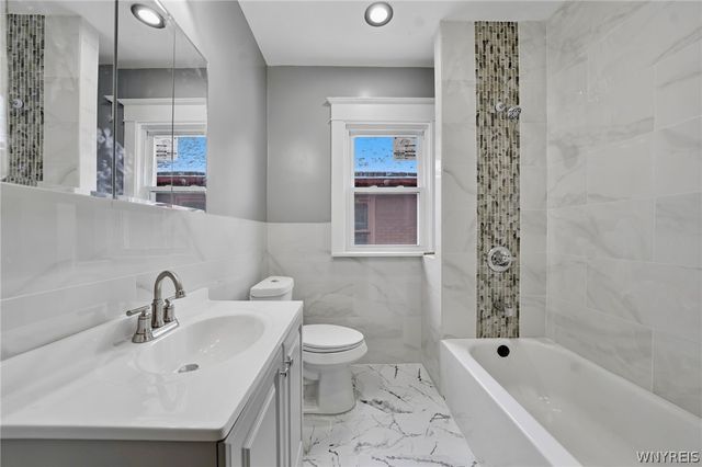 142 Lonsdale Road, Buffalo, NY 14208