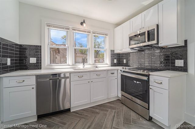 575 E Drayton Street, Ferndale, MI 48220