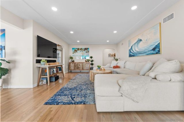 4483 Saratoga, San Diego, CA 92107