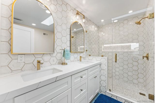 4483 Saratoga, San Diego, CA 92107