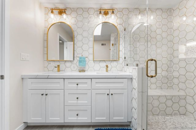 4483 Saratoga, San Diego, CA 92107