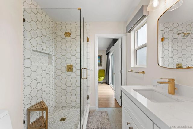 4483 Saratoga, San Diego, CA 92107