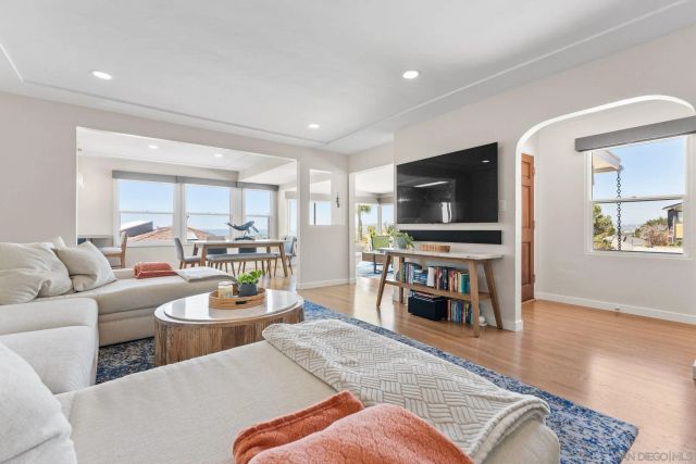 4483 Saratoga, San Diego, CA 92107