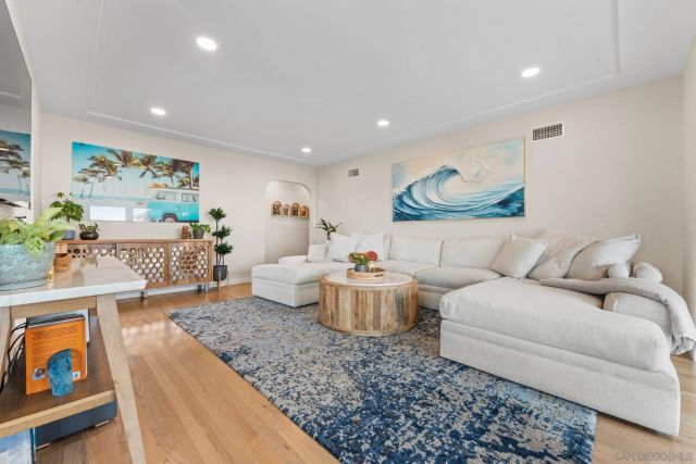 4483 Saratoga, San Diego, CA 92107