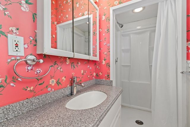 63 Oakdale Ave, Dedham, MA 02026