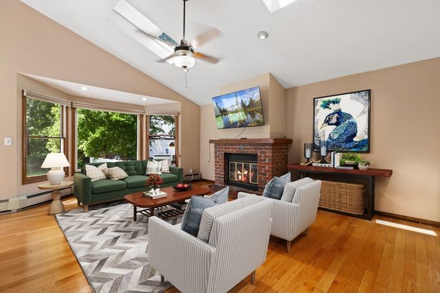 63 Oakdale Ave, Dedham, MA 02026