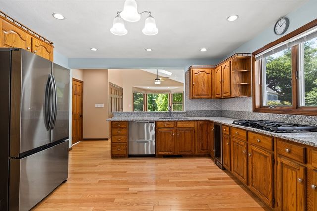 63 Oakdale Ave, Dedham, MA 02026