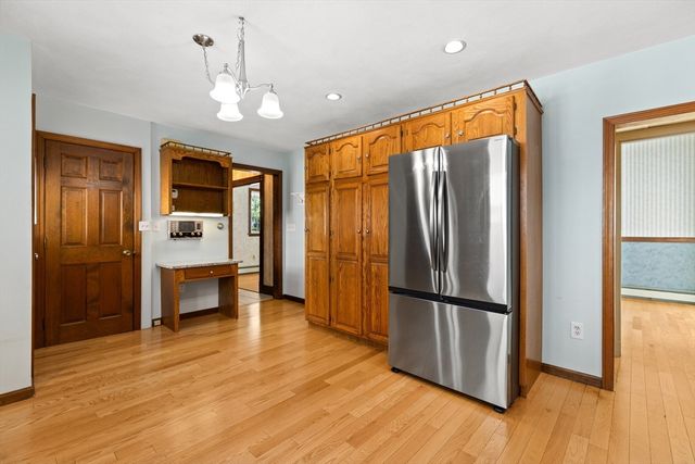 63 Oakdale Ave, Dedham, MA 02026