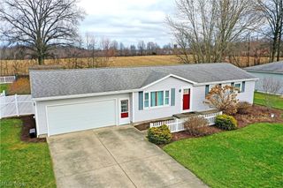 9812 Deltona Drive, New Middletown, OH 44442