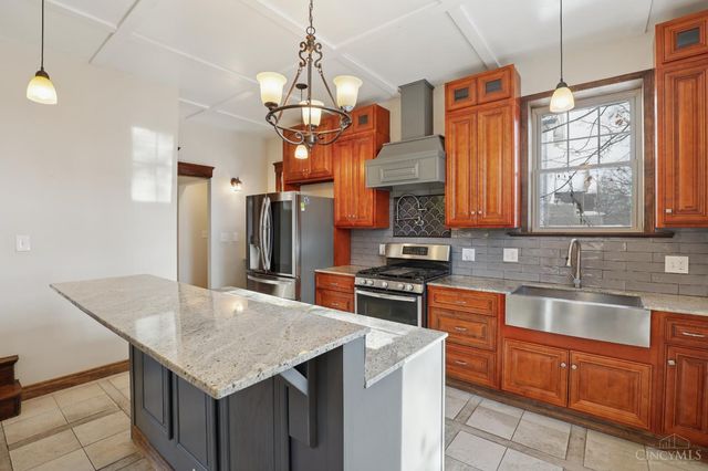 4261 W Eighth Street, Cincinnati, OH 45205