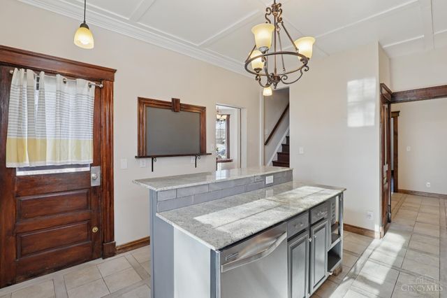 4261 W Eighth Street, Cincinnati, OH 45205