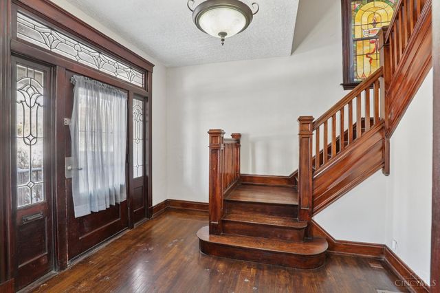 4261 W Eighth Street, Cincinnati, OH 45205