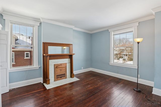 4261 W Eighth Street, Cincinnati, OH 45205