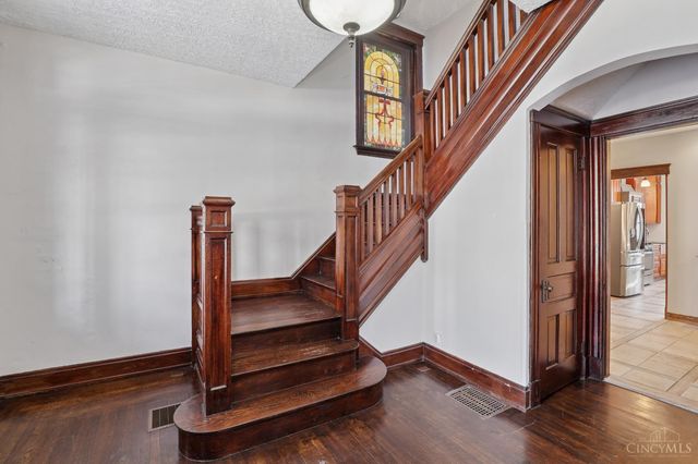 4261 W Eighth Street, Cincinnati, OH 45205