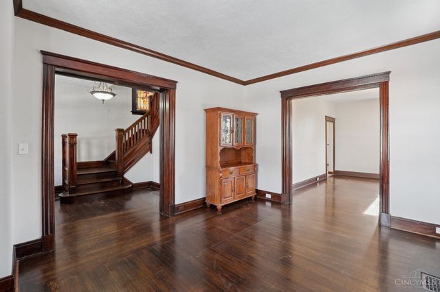 4261 W Eighth Street, Cincinnati, OH 45205