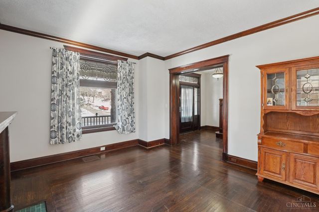 4261 W Eighth Street, Cincinnati, OH 45205