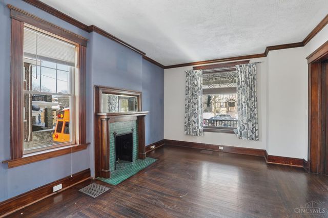 4261 W Eighth Street, Cincinnati, OH 45205