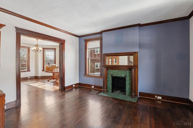 4261 W Eighth Street, Cincinnati, OH 45205