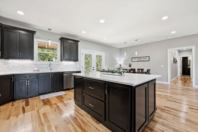1365 Seymour Dr, Pleasant View, TN 37146