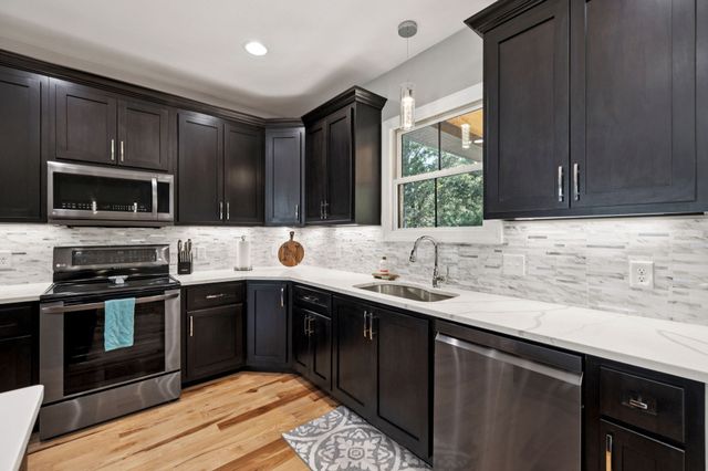1365 Seymour Dr, Pleasant View, TN 37146