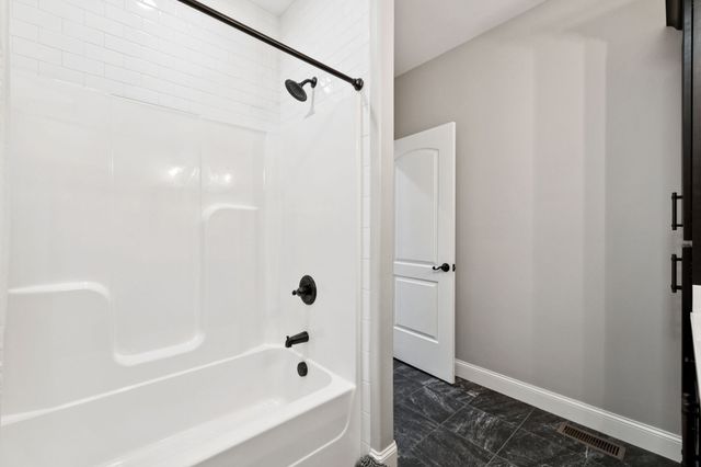1365 Seymour Dr, Pleasant View, TN 37146