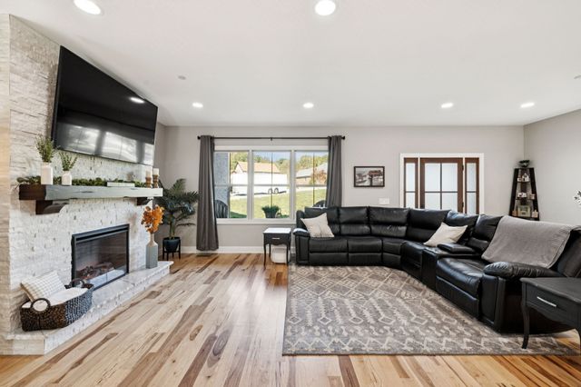 1365 Seymour Dr, Pleasant View, TN 37146