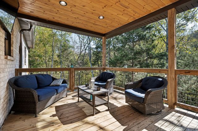 1365 Seymour Dr, Pleasant View, TN 37146