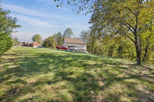 1365 Seymour Dr, Pleasant View, TN 37146