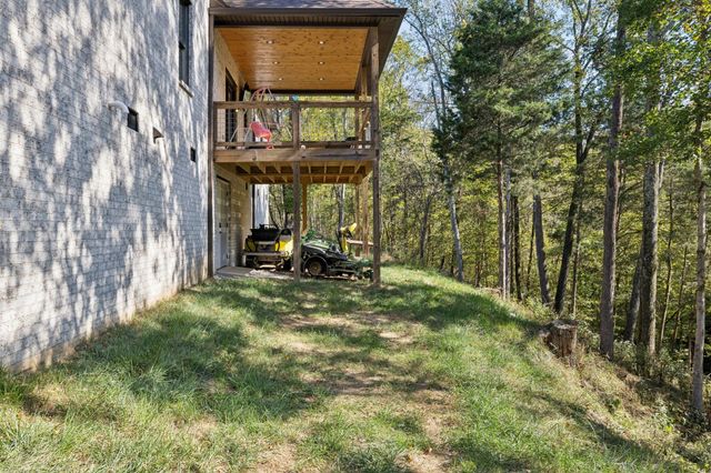 1365 Seymour Dr, Pleasant View, TN 37146